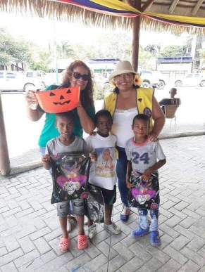 Celebrando Halloween con los niños de Inrenis
